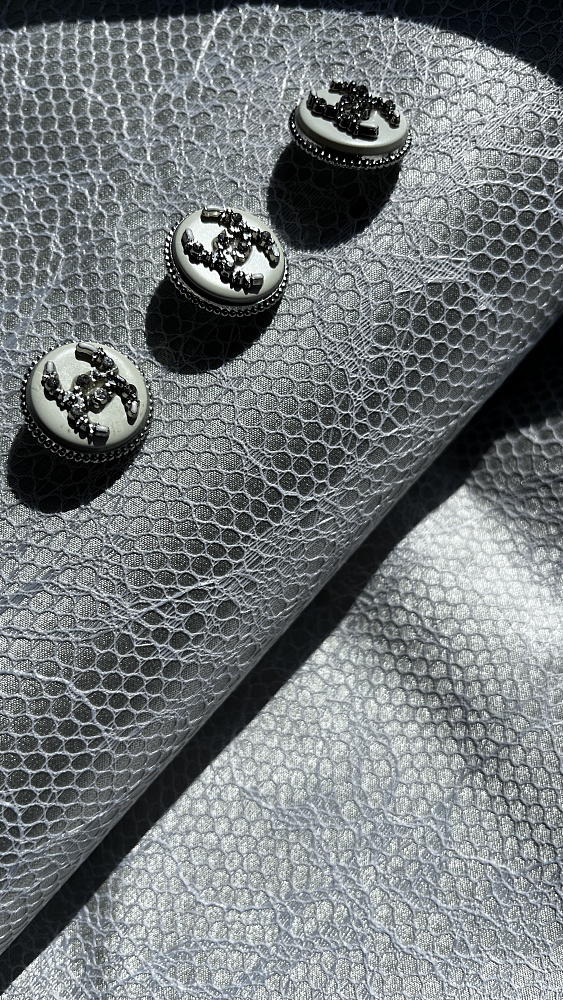 картинка Пуговицы Chanel Серебряная нежность от магазина